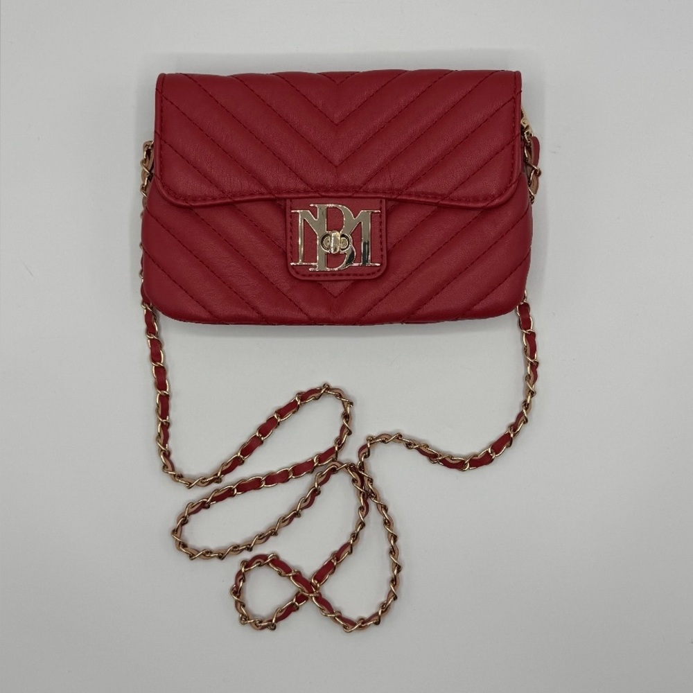 BADGLEY MISCHKA Red Simple Phone Crossbody w/ Letter Lock In Front Quilted NWT - Picture 3 of 16